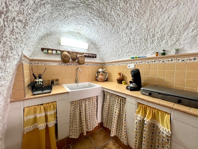 Kitchen inside La Cueva