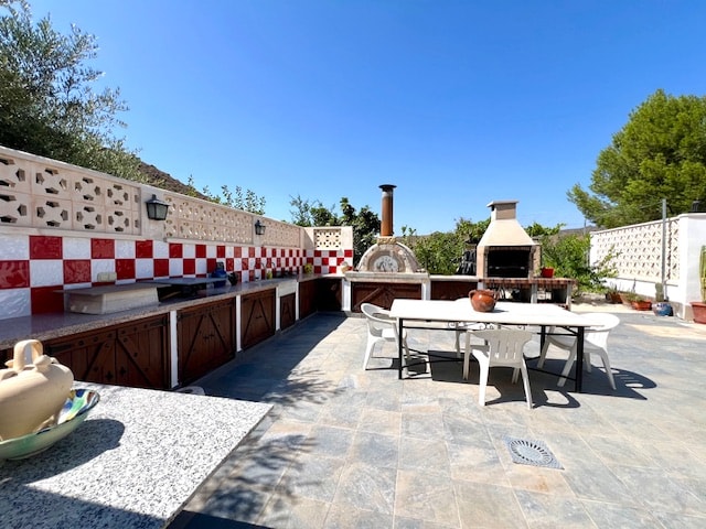 Outdoor kitchen for summer evenings