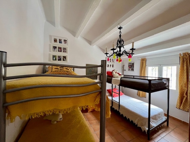 Twin bedroom